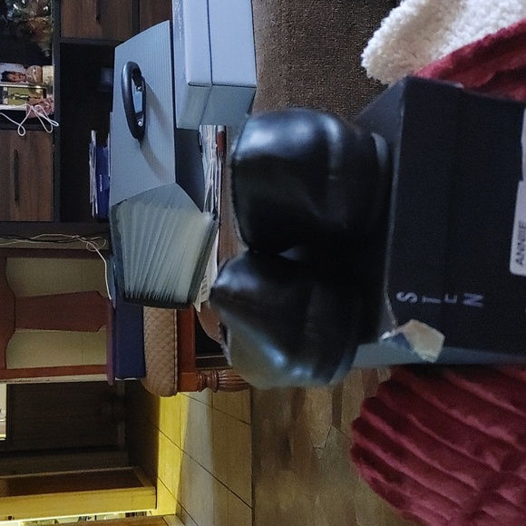 Casual flats/slightly worn - Picture 2 of 5